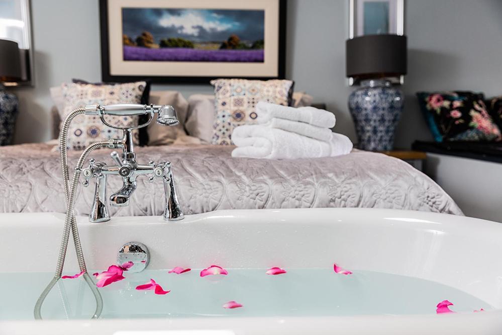 Court House Manor Luxury B&B Painswick Oda fotoğraf